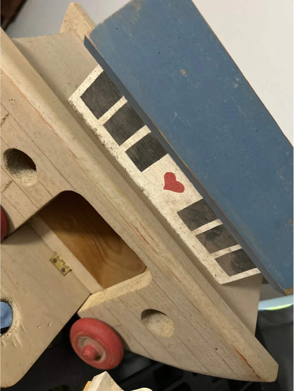 Wooden Noah's Ark Toy with Animals and Heart Detail